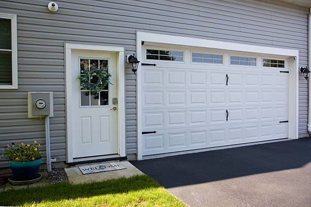 24/7 Emergency Garage Door Panel Replacement experts in Lincoln, IL